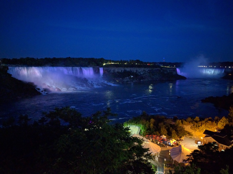 Night view onto Niagara falls