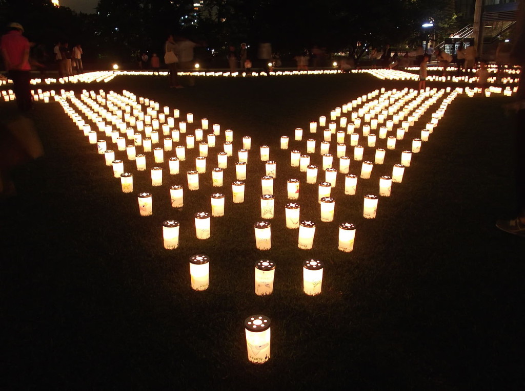 Candles_at_the_2012_summer_solstice_candle_night_what_was_held_in_Tokyo_midtown