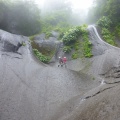 P1030439.JPG -- Adventerous climbing at 五郎七郎滝